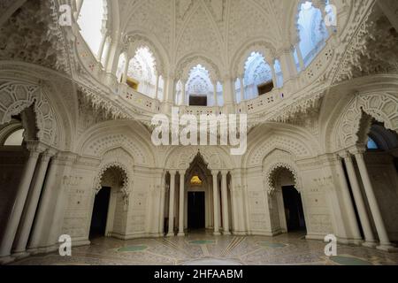 Reggello, Italien - 12. Mai 2014: Der Tanzsaal der Burg Sammezzano im maurischen Architekturstil Stockfoto