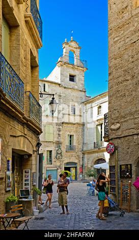 FRANKREICH. HERAULT (34) PEZENAS. GAMBETTA PLATZ VON DER ALTEN TRIPERIE STRASSE Stockfoto