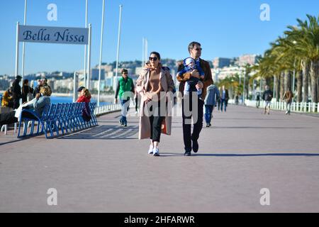 Nizza, Frankreich. 14th Januar 2022. Atmosphäre auf der Promenade des Anglais in Nizza, Frankreich am 14. Januar 2022. Foto von Lionel Urman/ABACAPRESS.COM Quelle: Abaca Press/Alamy Live News Stockfoto
