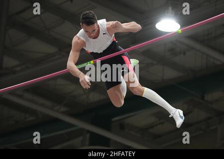 KC Lightfoot gewinnt beim UCS Spirit National Pole Vault Summit bei den Reno-Sparks Livestock Events den Elite-Männerwettbewerb mit 19-4 3/4 (5,91m) Stockfoto