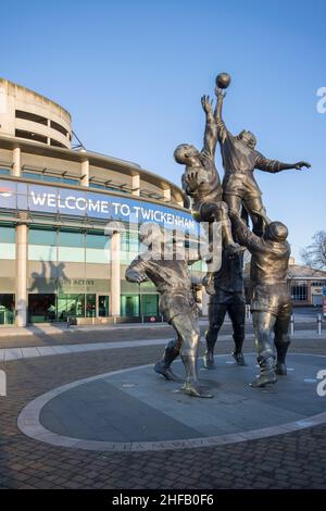 Die berühmte Skulptur einer Linie außerhalb des twickenham Rugby-Stadions Stockfoto