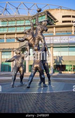 Die berühmte Skulptur einer Linie außerhalb des twickenham Rugby-Stadions Stockfoto