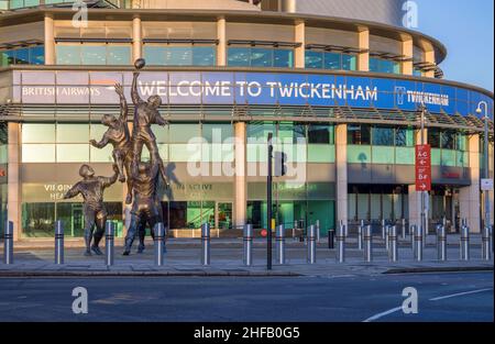 Die berühmte Skulptur einer Linie außerhalb des twickenham Rugby-Stadions Stockfoto