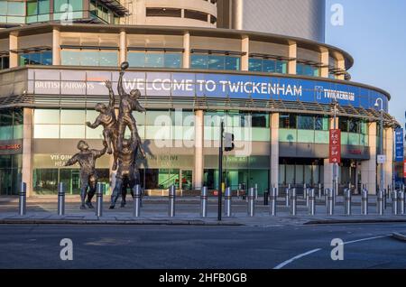 Die berühmte Skulptur einer Linie außerhalb des twickenham Rugby-Stadions Stockfoto