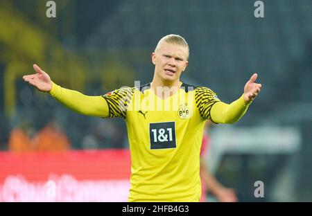 Dortmund, Deutschland. 14th Januar 2022. Erling HAALAND, Haland, BVB 9 im Spiel BORUSSIA DORTMUND - SC FREIBURG 5-1 1.Deutsche Fußballliga am 14. Januar 2022 in Dortmund, Deutschland Saison 2021/2022, Spieltag 19, 1.Bundesliga, 19.Spieltag, BVB © Peter Schatz / Alamy Live News - die DFL-VORSCHRIFTEN VERBIETEN DIE VERWENDUNG VON FOTOGRAFIEN als BILDSEQUENZEN und/oder QUASI-VIDEO - Quelle: Peter Schatz/Alamy Live News Stockfoto