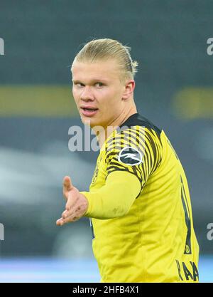 Dortmund, Deutschland. 14th Januar 2022. Erling HAALAND, Haland, BVB 9 geste im Spiel BORUSSIA DORTMUND - SC FREIBURG 5-1 1.Deutsche Fußballliga am 14. Januar 2022 in Dortmund, Deutschland Saison 2021/2022, Spieltag 19, 1.Bundesliga, 19.Spieltag, BVB © Peter Schatz / Alamy Live News - die DFL-VORSCHRIFTEN VERBIETEN DIE VERWENDUNG VON FOTOGRAFIEN als BILDSEQUENZEN und/oder QUASI-VIDEO - Quelle: Peter Schatz/Alamy Live News Stockfoto