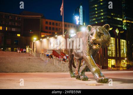 Bronzestatue Tiger im Stadtzentrum von Oslo, Norwegen. Stockfoto