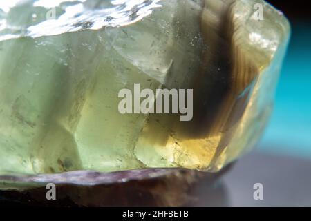 Lebendiger grüner Calcit natürlicher mineralischer Edelstein. Hochwertige Fotos Stockfoto