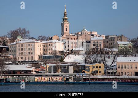 Serbien: Blick auf die Innenstadt von Belgrad von der anderen Seite des Flusses Sava Stockfoto