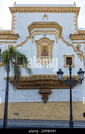 Azulejo y convento de Santo Domingo en Cádiz Stockfoto