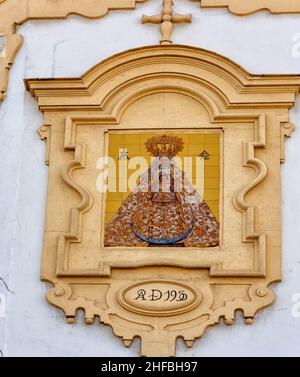 Azulejo y convento de Santo Domingo en Cádiz Stockfoto