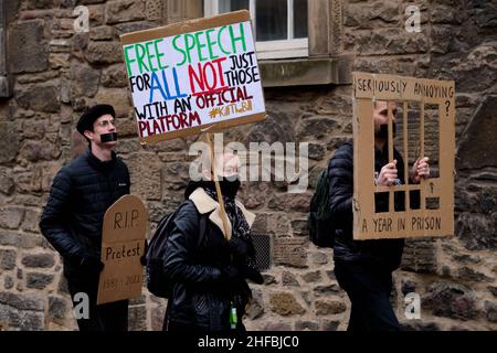 Edinburgh Schottland, Großbritannien Januar 15 2022. Protestierende der Extinction Rebellion gehen von Holyrood zu den Regierungsbüros des Vereinigten Königreichs, dem Queen Elizabeth House, um gegen die Verurteilung der britischen Regierung zum Polizeiverbrechen und gegen das Gerichtsgesetz zu protestieren. Kredit sst/alamy live News Stockfoto