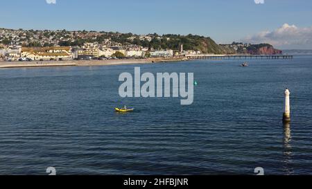 Die Phillip Lucette Beacon, teilweise bei Flut getaucht, an der Mündung des Flusses Teign Mündung, Blick in Richtung Teignmouth, South Devon. Stockfoto