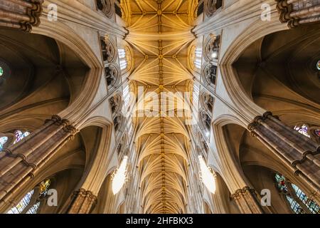 England, London, Westminster Abbey, Das Kirchenschiff, Die Gewölbte Decke Stockfoto