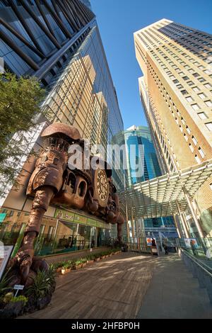 Tokio, Japan – 13. November 2007: Die Giant Ghibli Clock von Hayao Miyazaki, die sich vor dem Nittele Tower (Nippon Television Headquar) befindet Stockfoto