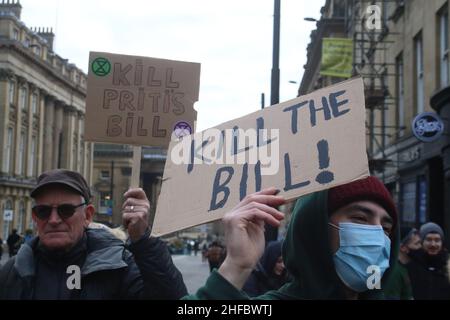 Newcastle, Großbritannien. 15. Januar 2022. Demonstration der britischen Polizei-Gesetzesvorlage - nationaler Aktionstag gegen das Polizeigesetz der Regierung, Gray's Monument, Newcastle upon Tyne, Großbritannien, 15.. Januar, 2022, Kredit: DEW/Alamy Live Nachrichten Stockfoto