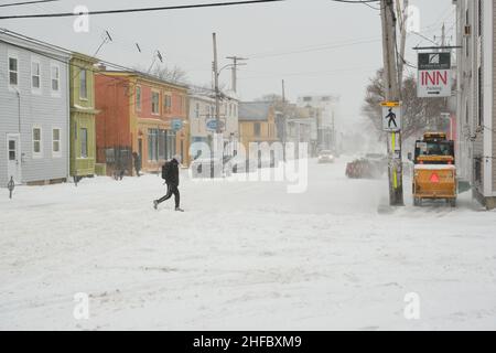 Halifax, Nova Scotia, Kanada. 15th. Januar 2022. Ein massives Wettersystem traf die Provinz über Nacht, mit einer Mischung aus Regen, Schnee und Wind bis zu 100km/h, was zu einer Reihe von Straßensperrung führte, Stockfoto