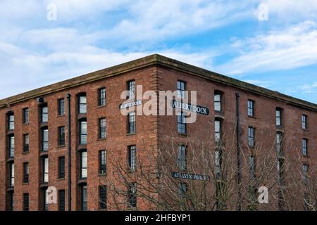 Das berühmte Royal Albert Dock ist ein Komplex von Hafengebäuden und Lagerhäusern. Eine wichtige Touristenattraktion, darunter das Beatles Museum und die Tate on the wa Stockfoto