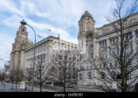 Liverpool, Großbritannien - 6. Januar 2020: Das Royal Liver Building ist eines der bekanntesten architektonischen Gebäude Liverpools. Die berühmten Lebervögel werden beobachtet Stockfoto