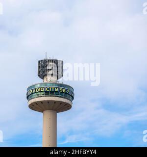 Der Radio City Tower (auch bekannt als St. John's Beacon) ist ein Funk- und Beobachtungsturm in Liverpool, Großbritannien. Es ist das zweithöchste freistehende Bauwerk Stockfoto