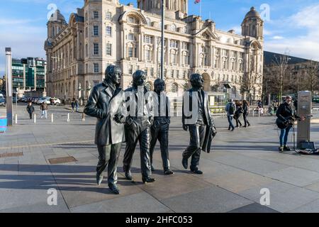 Liverpool, Großbritannien - 5th. Jan 2020: Die Beatles-Statue, Liverpool City Centre. Beliebte Bronzestatuen der vier Beatles, geschaffen vom Bildhauer Andy Edwards Stockfoto