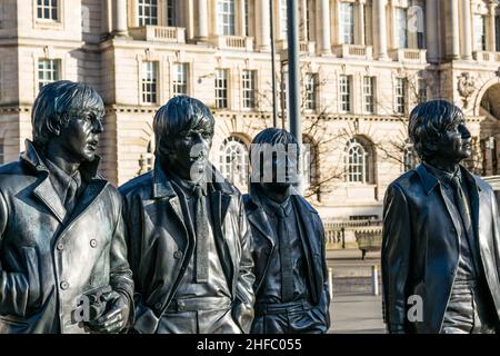 Liverpool, Großbritannien - 5th. Jan 2020: Die Beatles-Statue, Liverpool City Centre. Beliebte Bronzestatuen der vier Beatles, geschaffen vom Bildhauer Andy Edwards Stockfoto