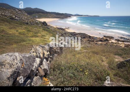 Blick auf den Strand Castro de Baroña in Galicien, Spanien Stockfoto