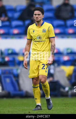 Cardiff, Großbritannien. 15th Januar 2022. Lewis Travis #27 von Blackburn Rovers während des Spiels in Cardiff, Großbritannien am 1/15/2022. (Foto von Mike Jones/News Images/Sipa USA) Quelle: SIPA USA/Alamy Live News Stockfoto