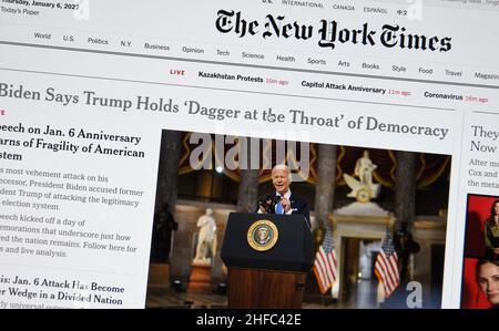 Computerfoto der Titelseite der New York Times vom 6. Januar 2021, die über den Jahrestag des Angriffs auf das US-Kapitol im Jahr 2021 berichtet. Stockfoto