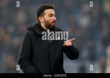 Huddersfield, Großbritannien. 15th Januar 2022. Carlos Corber‡n Manager von Huddersfield Town in Huddersfield, Vereinigtes Königreich am 1/15/2022. (Foto von Ben Early/News Images/Sipa USA) Quelle: SIPA USA/Alamy Live News Stockfoto