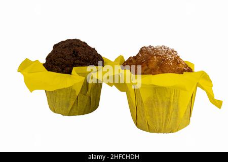 Zwei Cupcakes isoliert auf Weiß Stockfoto