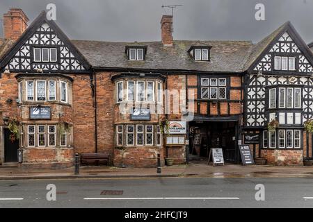 Das unter Denkmalschutz stehende Gebäude des Weißen Schwans in Henley-in-Arden Stockfoto