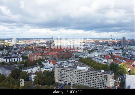 Stadtbild von der Spitze des Neuen Rathauses. Panoramablick auf Hannover, Deutschland. Stockfoto