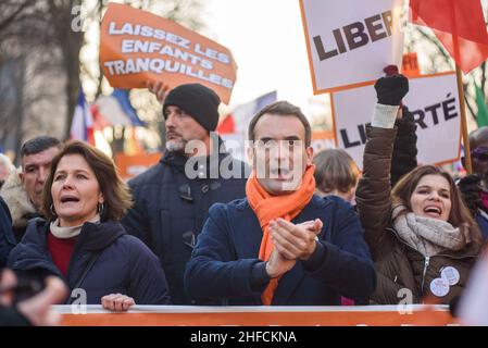 Der Patrioten-Führer Florian Philippot bei der Demonstration gegen den Gesundheitsausweis. Mehrere Zehntausende von Menschen marschierten in Paris auf den Ruf von Florian Philippot und 'The Patriots' ein. Die Demonstranten protestierten im Namen der Freiheiten gegen die Verpflichtungen des Impfpass. Paris, Frankreich, am 15. Januar 2022. Foto von Pierrick Villette/ABACAPRESS.COM Stockfoto