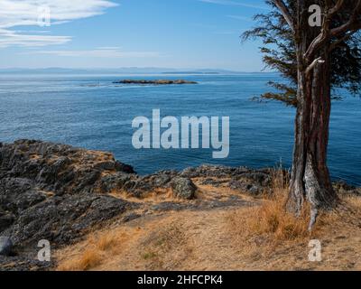 WA21114-00...WASHINGTON - Hero Strait vom San Juan County Park aus gesehen auf der Insel San Juan. Stockfoto