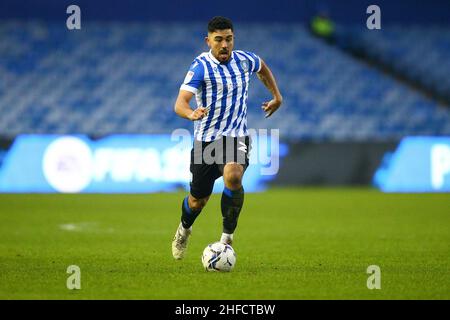 Hillsborough, Sheffield, England -15th Januar 2022 Massimo Luongo (21) von Sheffield Mittwoch macht einen tollen Lauf - während des Spiels Sheffield Mittwoch gegen Plymouth Argyle, Sky Bet League One, 2021/22, Hillsborough, Sheffield, England - 15th Januar 2022 Kredit: Arthur Haigh/WhiteRoseFotos/Alamy Live News Stockfoto