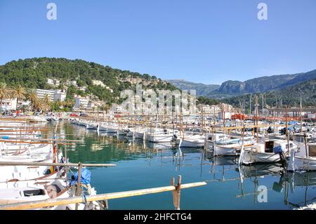 Traditionelle hölzerne Boote im Hafen, Port de Soller, Gemeinde Soller, Mallorca, Balearen, Spanien Stockfoto