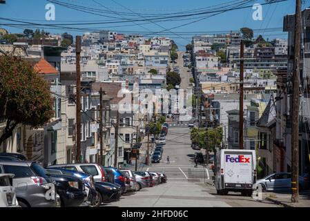 San Francisco, USA 03. Juni 2019: Blick auf die Bewegung durch die Straßen und Hänge der amerikanischen Stadt Stockfoto