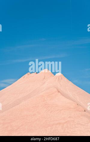 Düne aus dem Kiesgrubenhügel Stockfoto