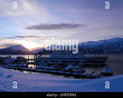 Olderdalen ist ein Hafen in Troms Og Finnmark County, Norwegen, und liegt am Kafjord. Stockfoto