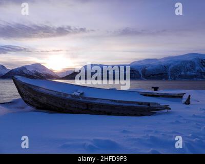 Olderdalen ist ein Hafen in Troms Og Finnmark County, Norwegen, und liegt am Kafjord. Stockfoto