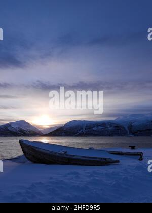 Olderdalen ist ein Hafen in Troms Og Finnmark County, Norwegen, und liegt am Kafjord. Stockfoto