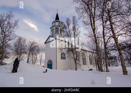 Die Kafjord-Kirche ist eine Pfarrkirche der Norwegischen Kirche in der Gemeinde Alta im Kreis Troms Og Finnmark, Norwegen, und befindet sich im Dorf Kafj Stockfoto