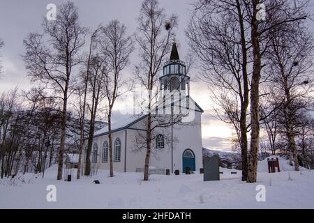 Die Kafjord-Kirche ist eine Pfarrkirche der Norwegischen Kirche in der Gemeinde Alta im Kreis Troms Og Finnmark, Norwegen, und befindet sich im Dorf Kafj Stockfoto