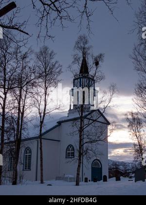 Die Kafjord-Kirche ist eine Pfarrkirche der Norwegischen Kirche in der Gemeinde Alta im Kreis Troms Og Finnmark, Norwegen, und befindet sich im Dorf Kafj Stockfoto