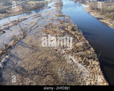 Oxbow See des Narew Flusses in der Nähe von Pultusk an einem sonnigen Herbsttag. Tag. Stockfoto