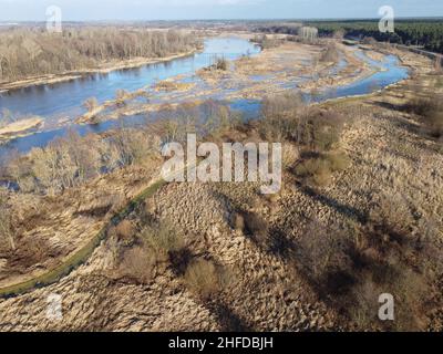 Oxbow See des Narew Flusses in der Nähe von Pultusk an einem sonnigen Herbsttag. Tag. Stockfoto