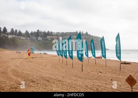 Bilgola Beach, Sydney. Die Strände an der Ostküste Australiens wurden aufgrund von Tsunami-Warnungen des Joint Australian Tsunami Warning Center nach dem Vulkanausbruch im Pazifik geschlossen. Aufgrund dieser Warnung wurden die offenen Schwimmrennen von Bilgola Beach Blackmores abgesagt. Quelle: martin Berry/Alamy Live News Stockfoto