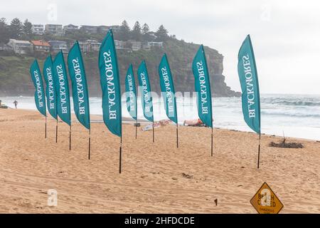 Bilgola Beach, Sydney. Die Strände an der Ostküste Australiens wurden aufgrund von Tsunami-Warnungen des Joint Australian Tsunami Warning Center nach dem Vulkanausbruch im Pazifik geschlossen. Aufgrund dieser Warnung wurden die offenen Schwimmrennen von Bilgola Beach Blackmores abgesagt. Quelle: martin Berry/Alamy Live News Stockfoto