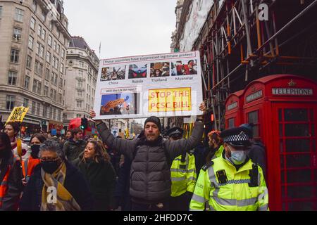 London, Großbritannien 15th. Januar 2022. Tötet die Demonstranten von Bill on the Strand. Tausende von Menschen marschierten durch das Zentrum Londons, um gegen das Gesetz über Polizei, Verbrechen, Verurteilung und Gerichte zu protestieren, was viele Arten von Protest illegal machen wird. Kredit: Vuk Valcic / Alamy Live Nachrichten Stockfoto